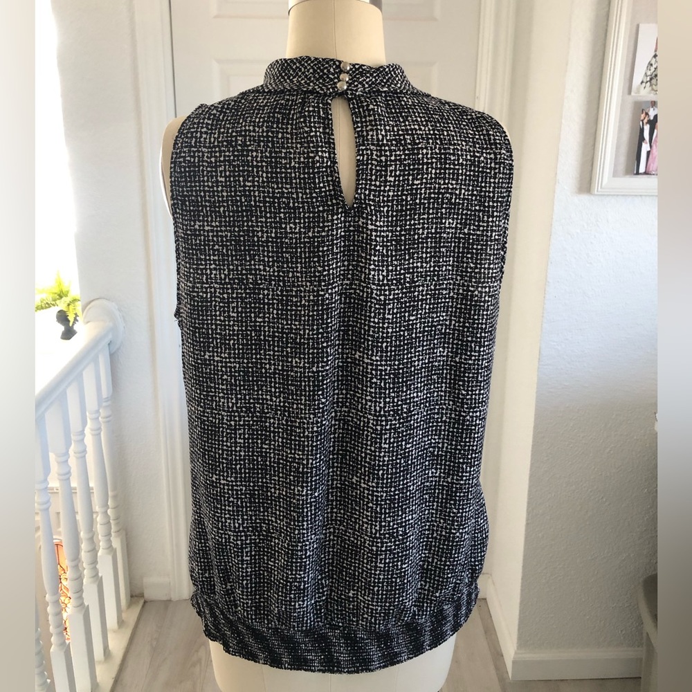 WhiteHouseBlackmarket short sleeve top. - Picture 7 of 14